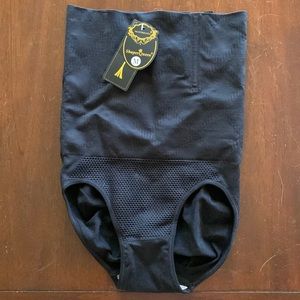 NWT Shaper Queen shape wear panties.